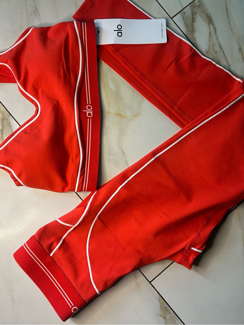 ALO Yoga Red Sports Bra & Leggings Set with White Piping - Picture 2 of 4